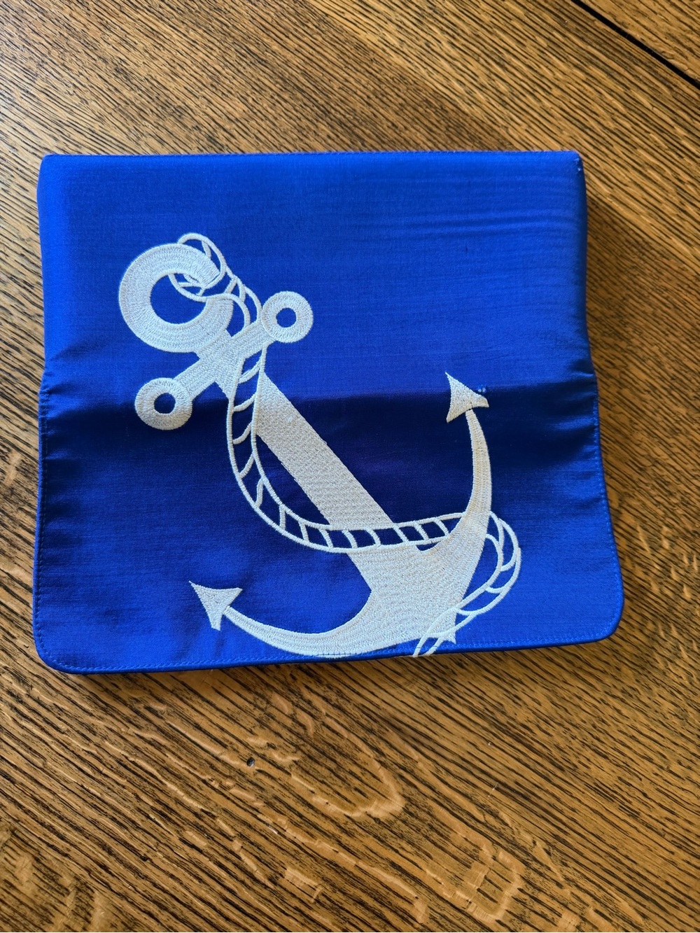 Shiraleah Nautical Satin Clutch – Navy & White Anchor Print | Silver Button